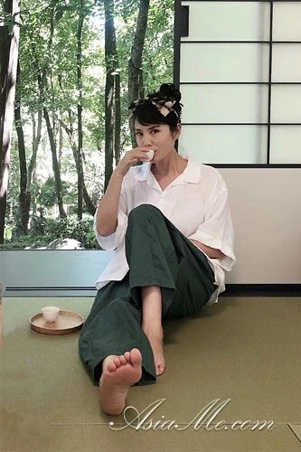 Linda Profile image 3